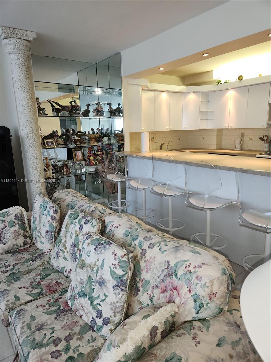 BAYVIEW TOWERS CONDO SOUT - Residential