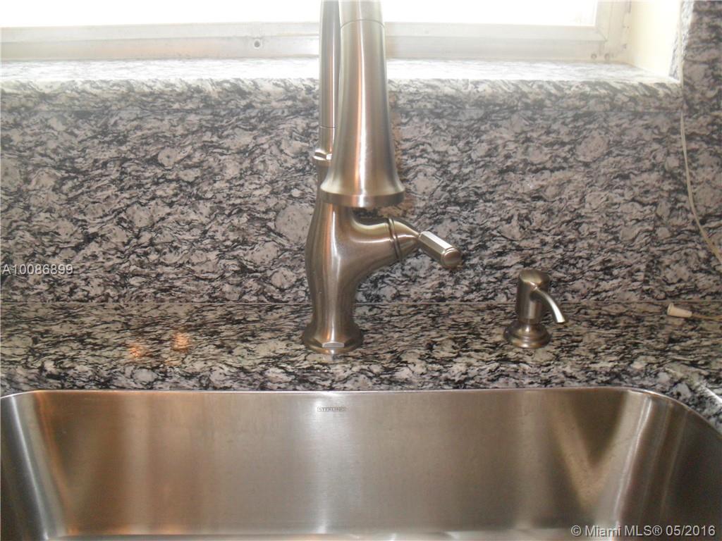 Hollywood Hills 6-22 B - Residential