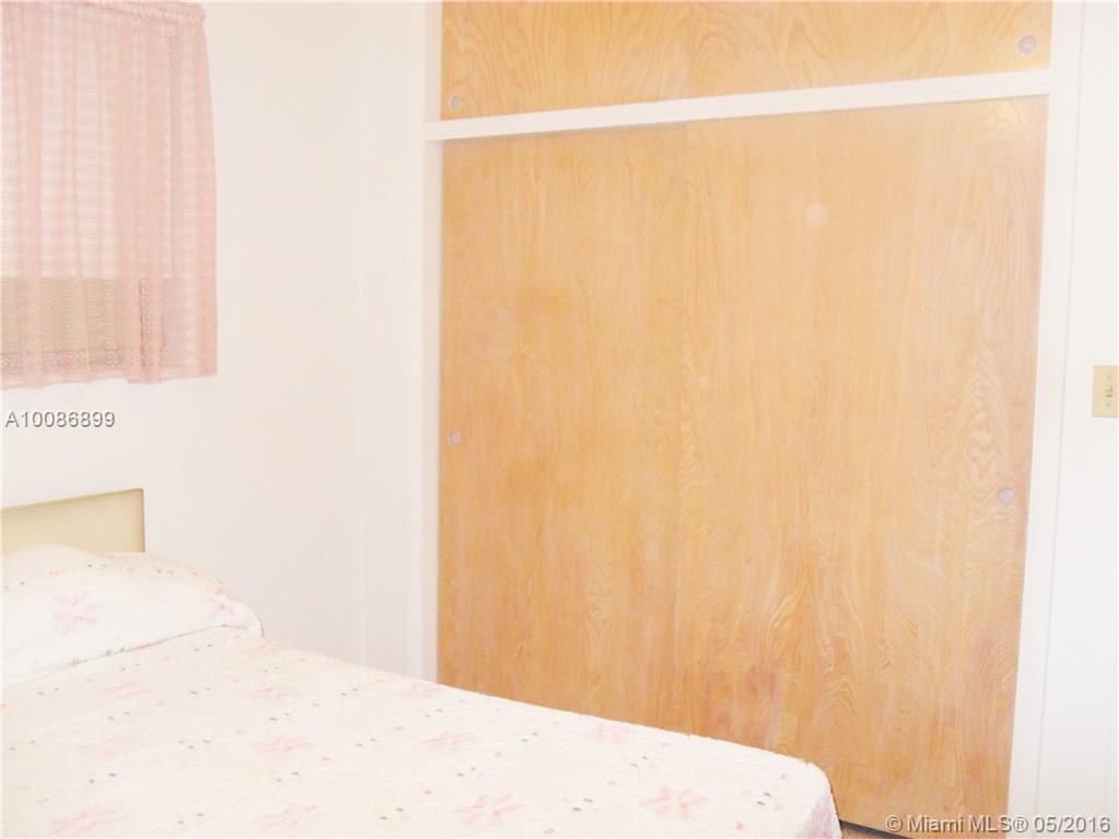 Hollywood Hills 6-22 B - Residential