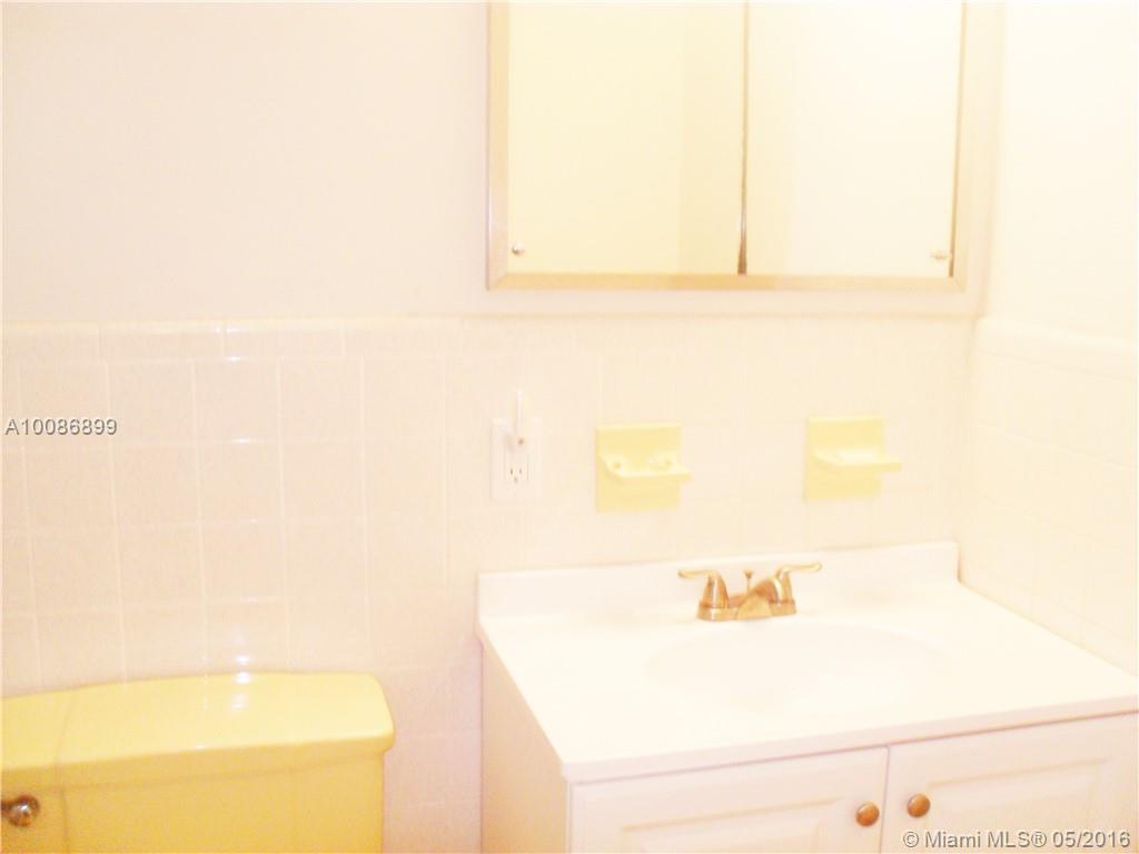 Hollywood Hills 6-22 B - Residential