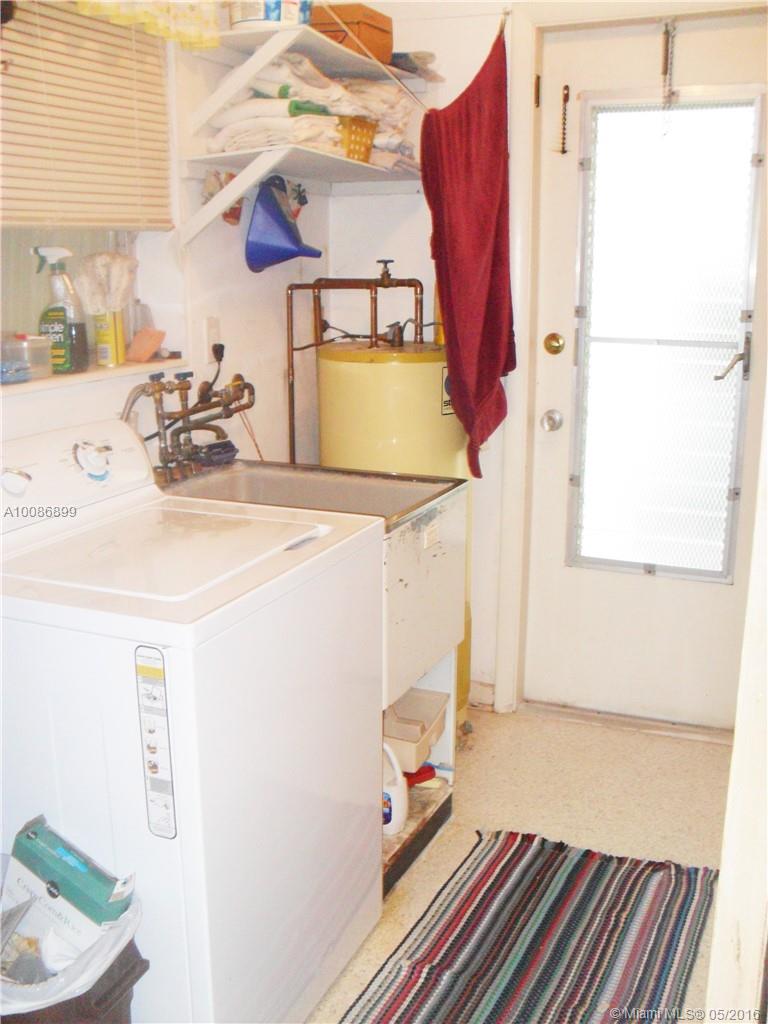 Hollywood Hills 6-22 B - Residential