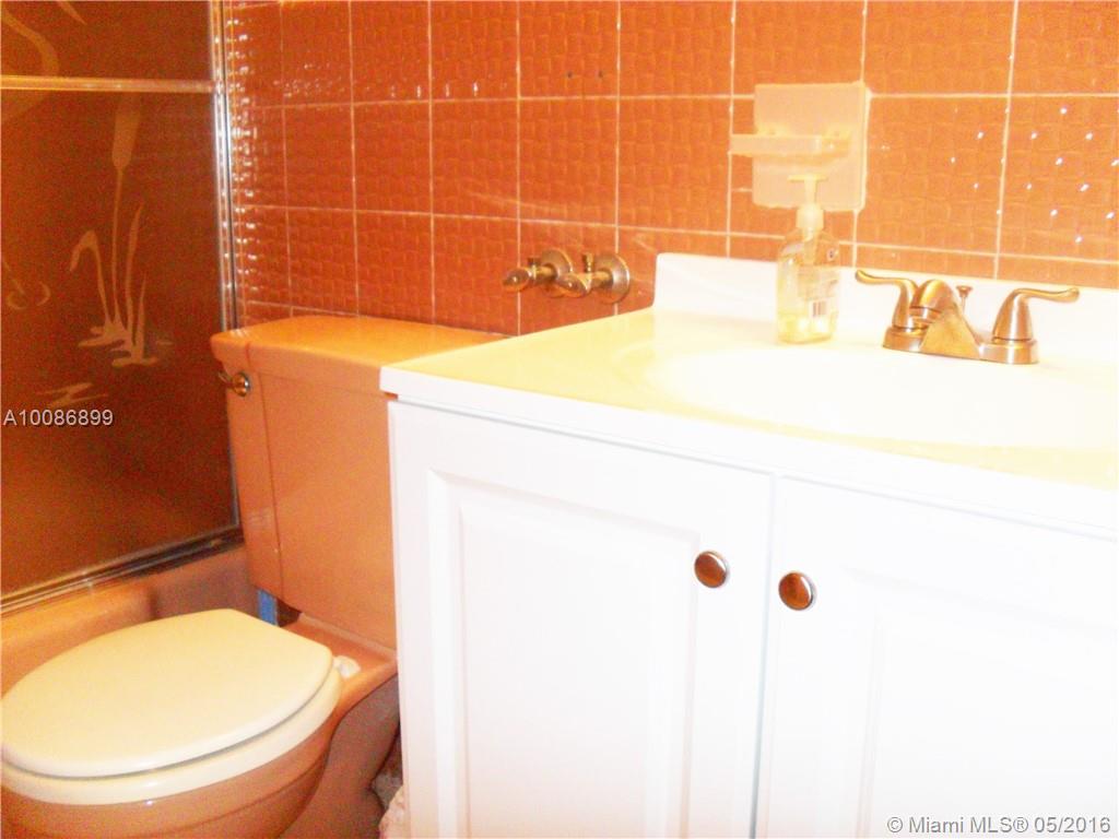 Hollywood Hills 6-22 B - Residential