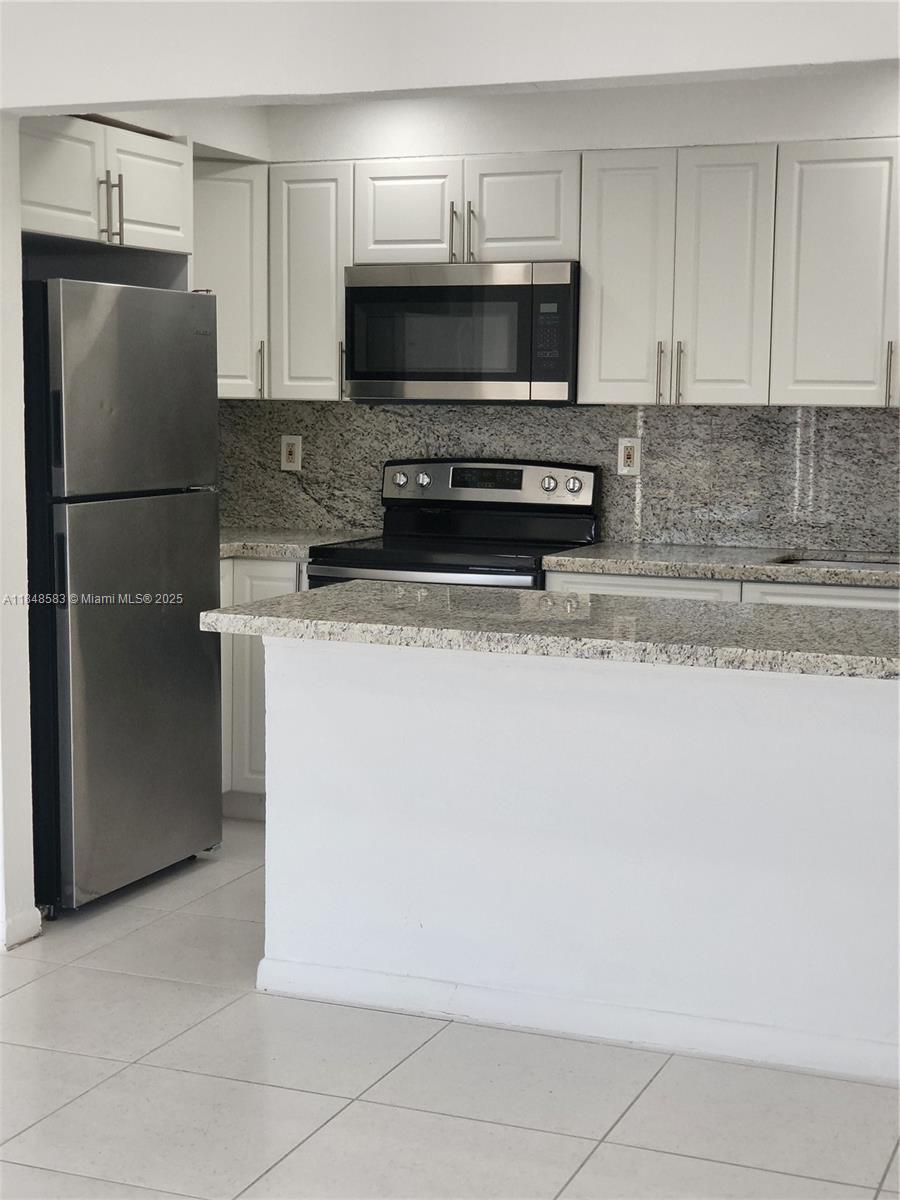 Discover this delightful 1-bedroom, 1-bathroom condo perfectly situated in the desirable Hialeah Miami Lakes area! This move-in ready unit boasts an updated kitchen featuring sleek stainless steel appliances, including a refrigerator, stove, and dishwasher – perfect for the home chef.
Step outside and unwind on your private balcony, offering a tranquil space to enjoy your morning coffee or an evening breeze. The open layout creates a welcoming atmosphere, making it ideal for singles or couples. If you're interested in scheduling a viewing, or if you have any questions about the property, feel free to email me at erollemodel@gmail.com or text 305 984-0858.