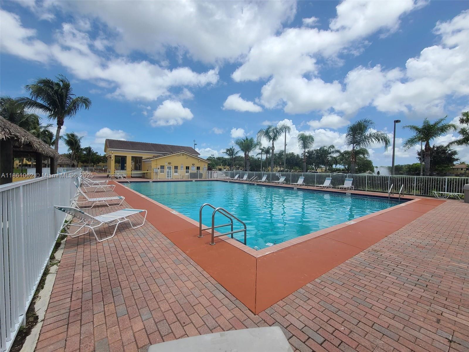 SPACIOUS CONDO 2 BEDROOMS 2 FULL BATHROOMS WITH 930 SF. LOCATED IN HOMESTEAD, CENTRAL AC, WASHER AND DRYER IN UNIT, TILE THROUGHTOUT, BEAUTIFUL COMPLEX RESORT STYLE, IN THE KEY COVE, GATED COMMUNITY, COMMUNITY POOL. EVERYTHING YOU NEED CLOSE BY, VERY WELL-MAINTAINED COMMUNITY, WATER IS NOT INCLUDED $200 REFUNDABLE WATER DEPOSIT IS REQUIRED, EASY TO SHOW, NO APPOINTMENT NEEDED, ON LOCKBOX VACANT. MUST PRESENT YOUR REAL ESTATE LICENSE AT THE GATE NO EXCEPTIONS.