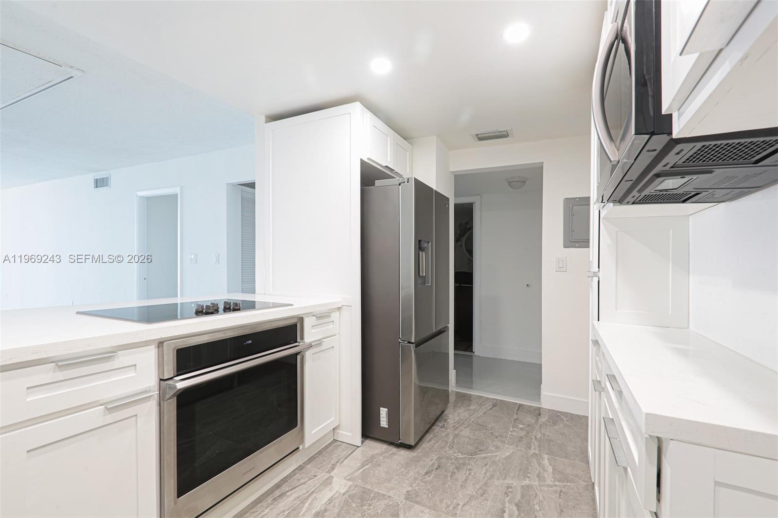 6801 Indian Creek Dr 608