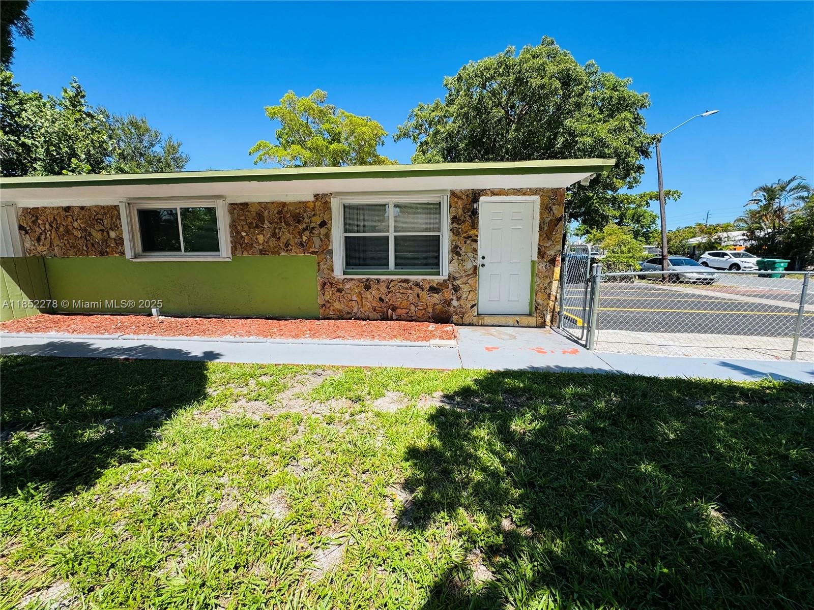 Recently updated and ready for move-in, this 2-bedroom, 1-bath unit offers a comfortable and functional layout. It features a well-maintained kitchen, private patio space, in-unit laundry room, and two assigned parking spots. Located just 10 minutes from the beach, you’ll enjoy convenient access to local shops, restaurants, and major roads. A great opportunity for anyone looking for a clean, updated home in a desirable area. Don’t miss out—schedule your visit today.