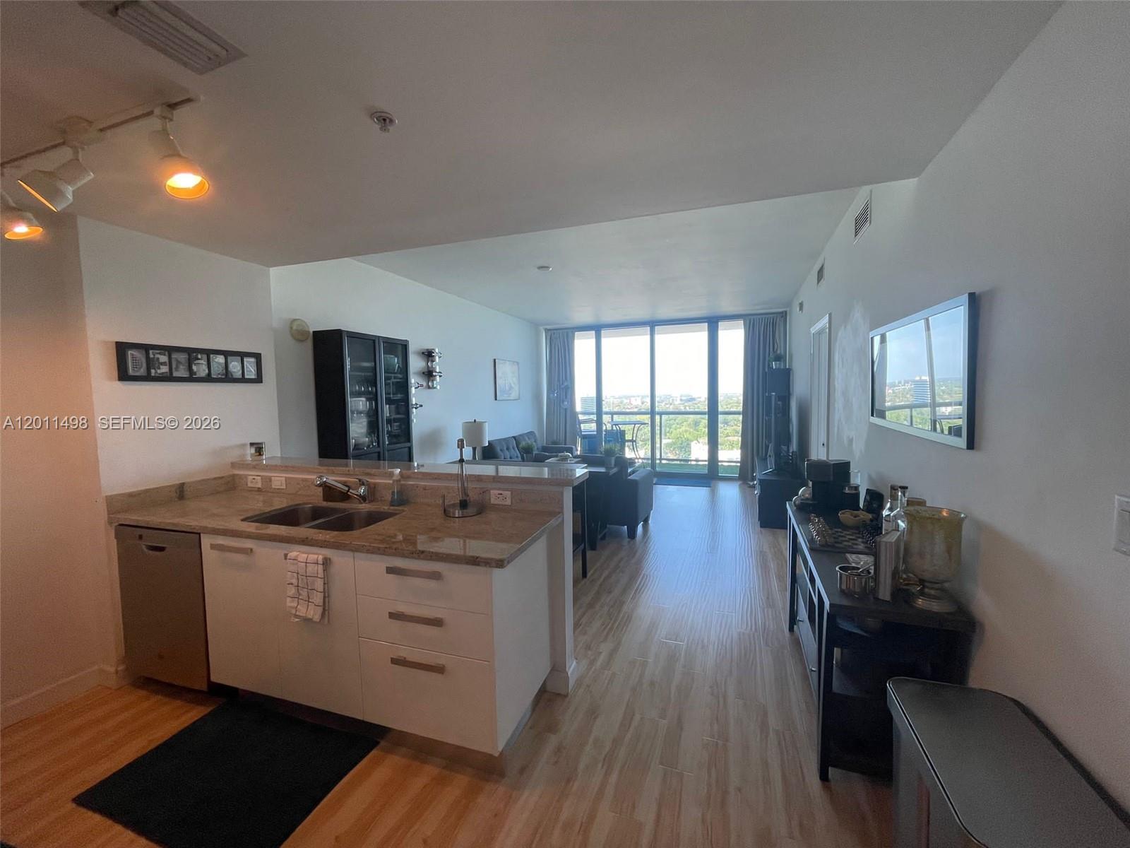 BLUE CONDO - Residential