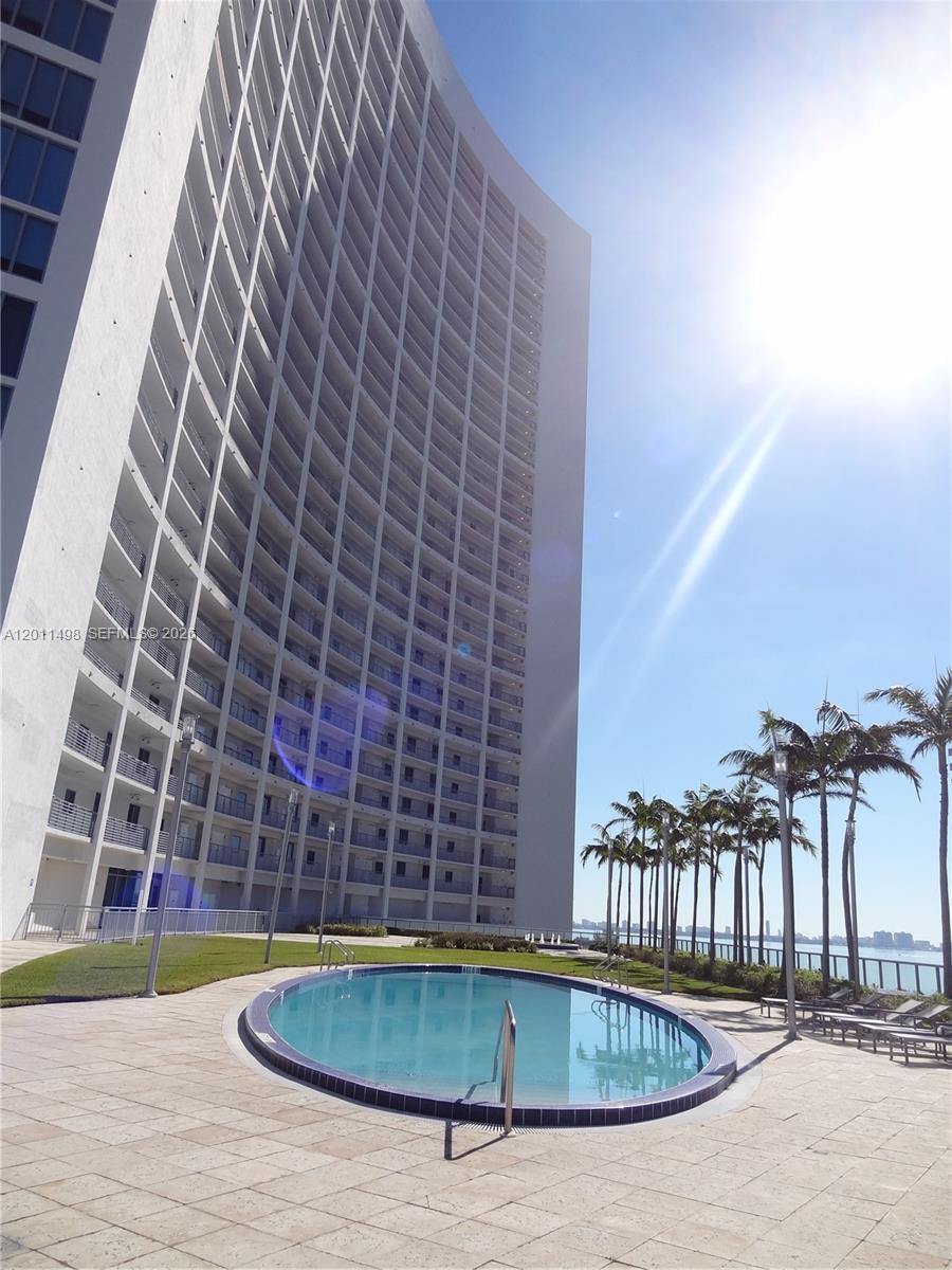 BLUE CONDO - Residential