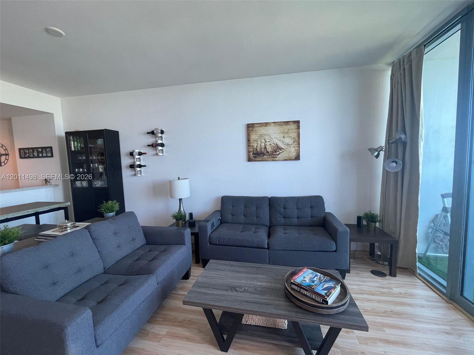 BLUE CONDO - Residential