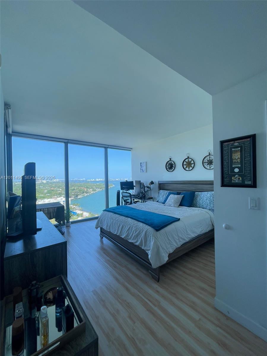 BLUE CONDO - Residential