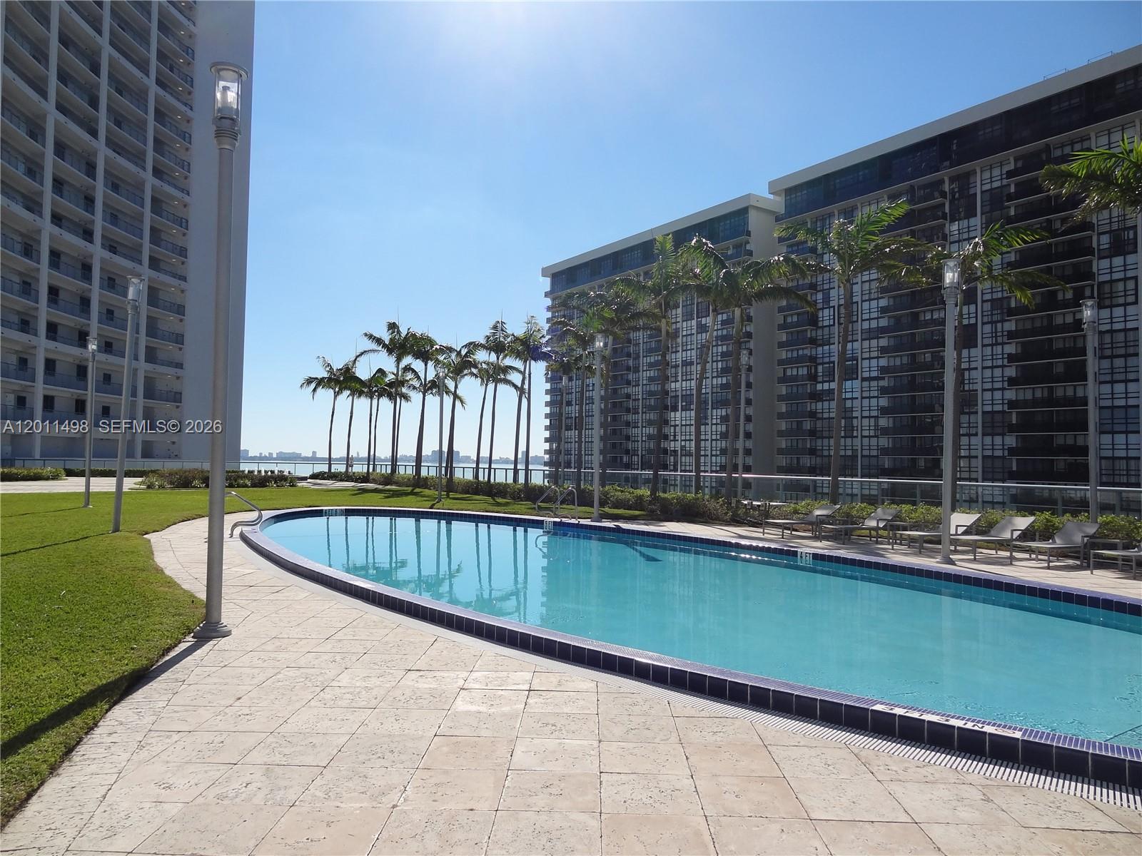 BLUE CONDO - Residential