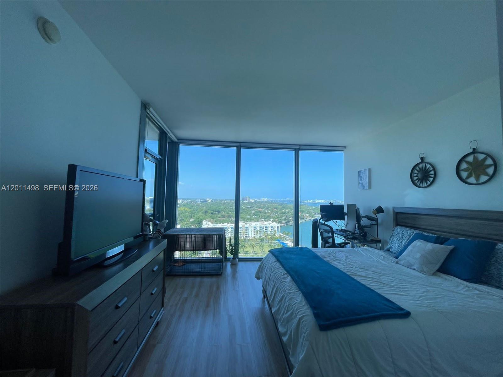 BLUE CONDO - Residential