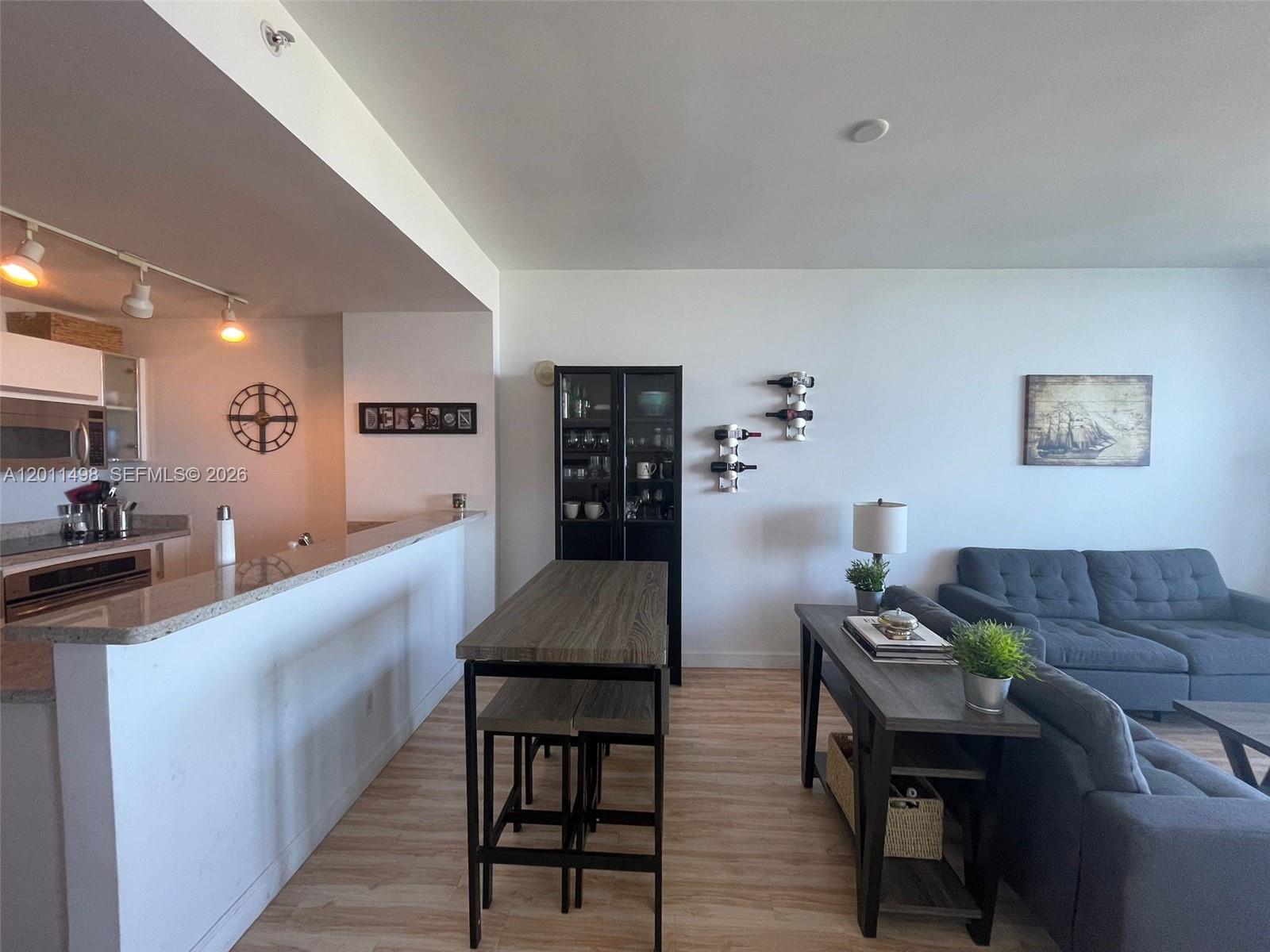 BLUE CONDO - Residential