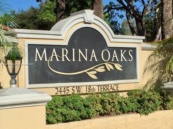 1/1 unit available at Marina Oaks offers the perfect blend of comfort, convenience and costal charm.Open concept living space with large windows,spacious bedrooms with walk in closet, private balcony, In unit washer/dryer. Close to Las Olas BLVD, Easy access to I-95 and US-1, close to shopping, dining, and airport.