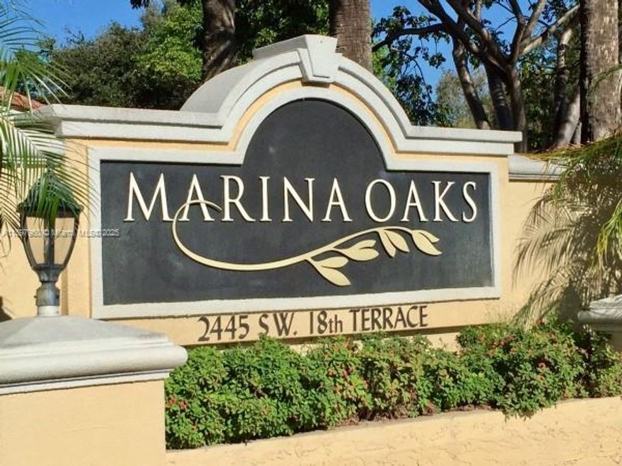 1/1 unit available at Marina Oaks offers the perfect blend of comfort, convenience and costal charm.Open concept living space with large windows,spacious bedrooms with walk in closet, private balcony, In unit washer/dryer. Close to Las Olas BLVD, Easy access to I-95 and US-1, close to shopping, dining, and airport.