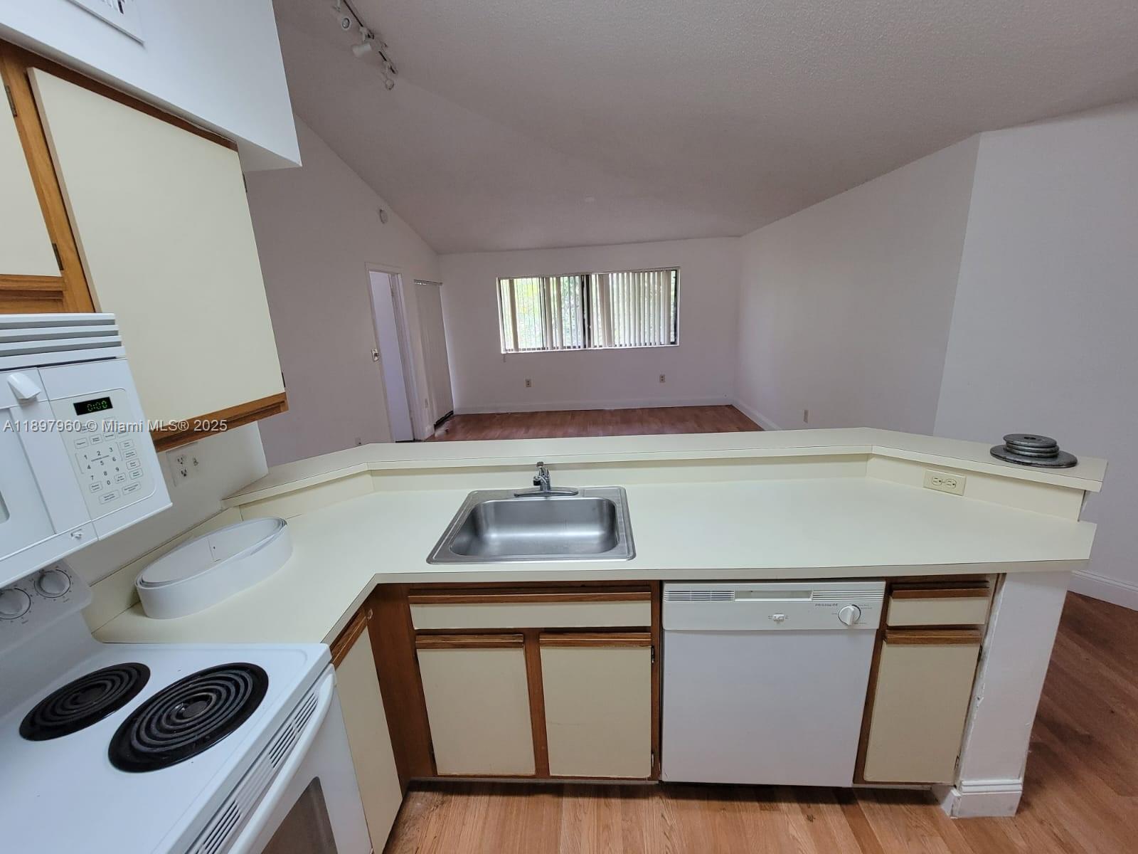 MARINA OAKS CONDO - Residential Lease