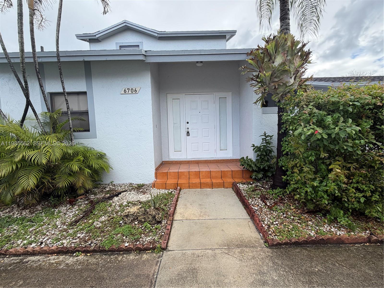 WESTWIND LAKES GARDEN HOM - Residential Lease