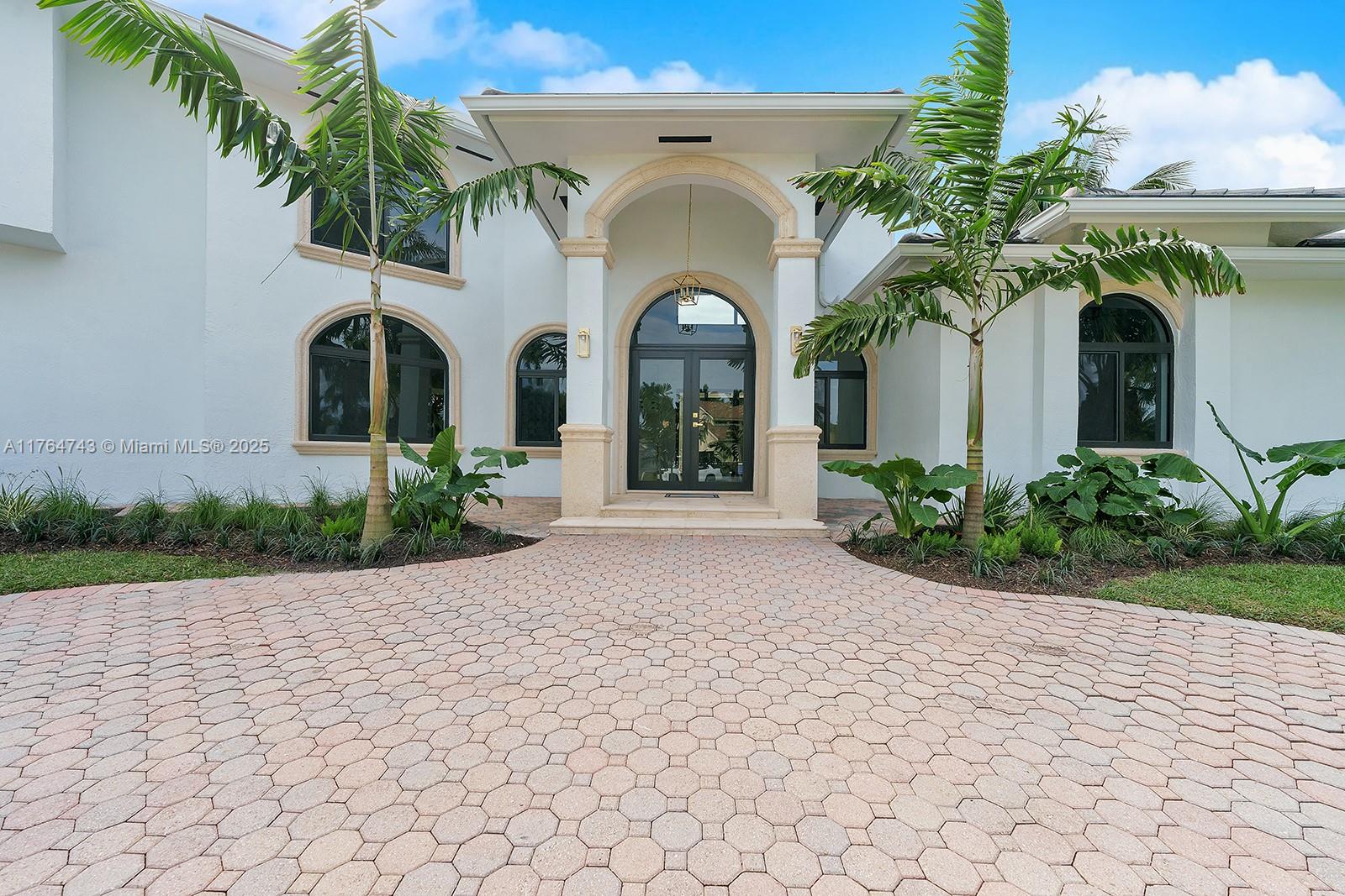 Rental Property at 16414 Sw 86th Ct -, Palmetto Bay, Miami-Dade County, Florida - Bedrooms: 5 
Bathrooms: 4  - $12,000 MO.