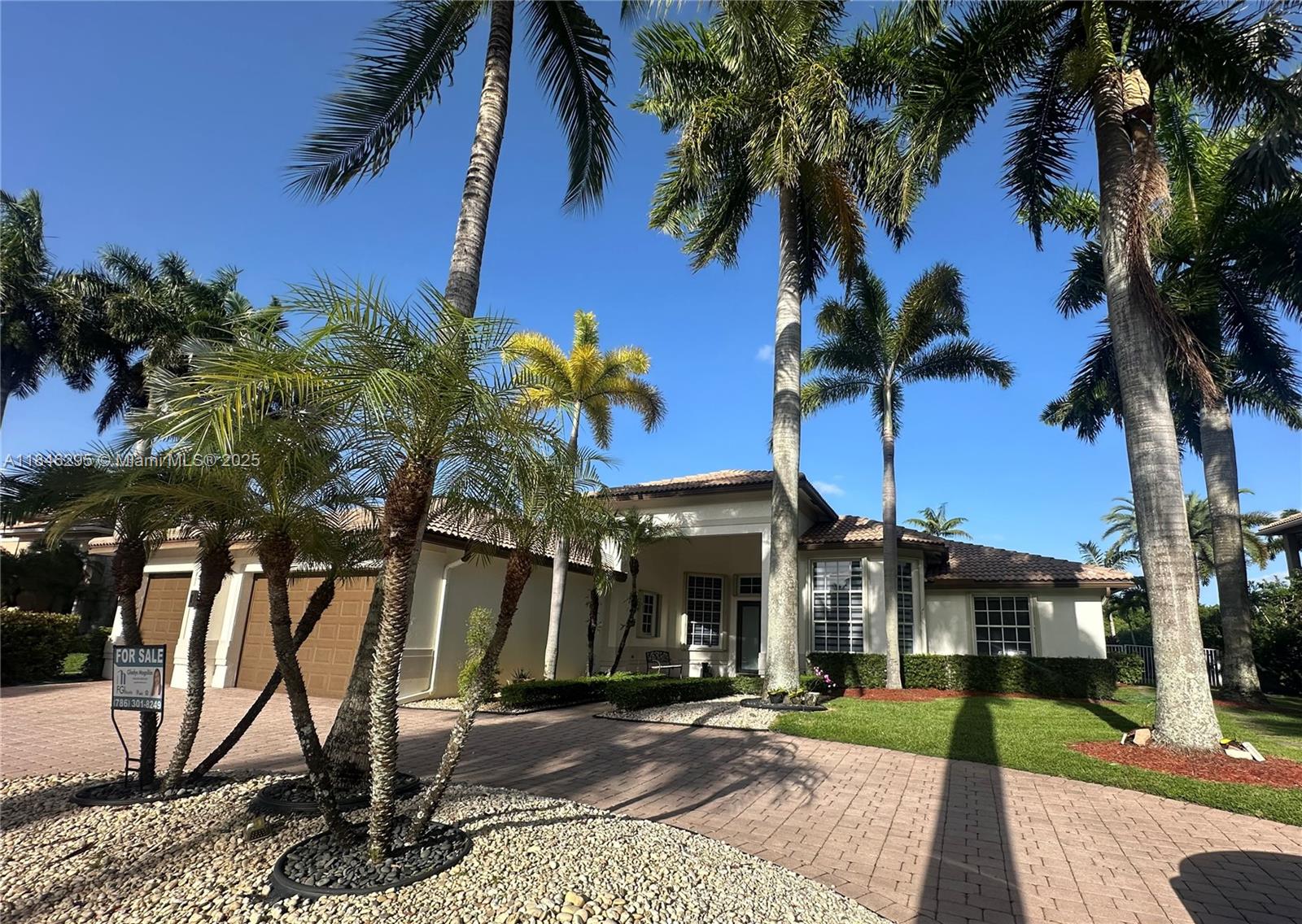 1446 Victoria Isle Dr