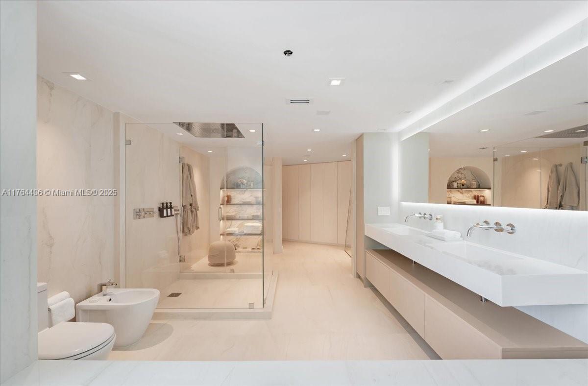 BRISTOL TOWER CONDO - Residential