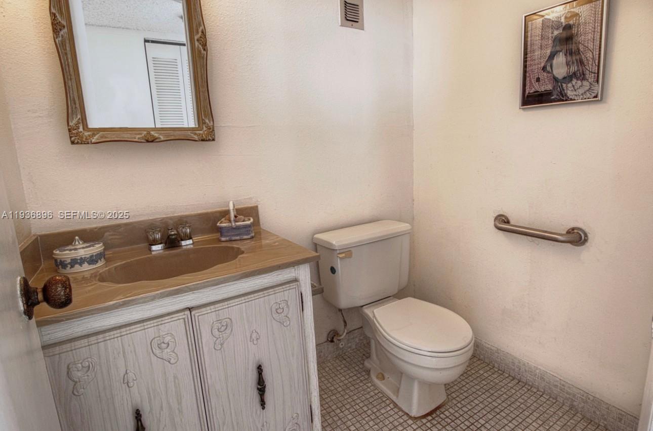 STANTON HOUSE CONDO - Residential