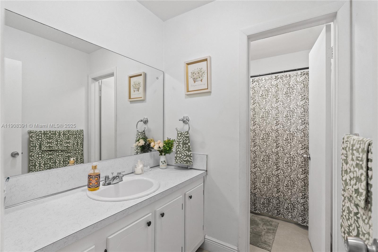 ROYALE GREEN SEC 2 - Residential