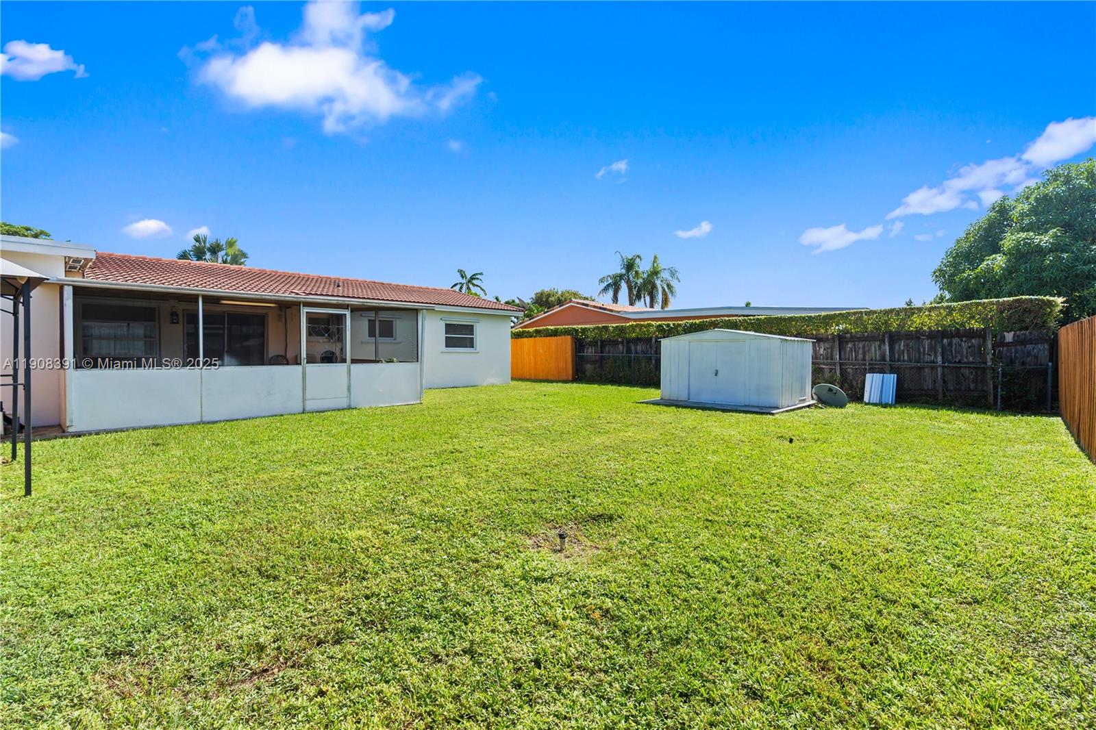 ROYALE GREEN SEC 2 - Residential