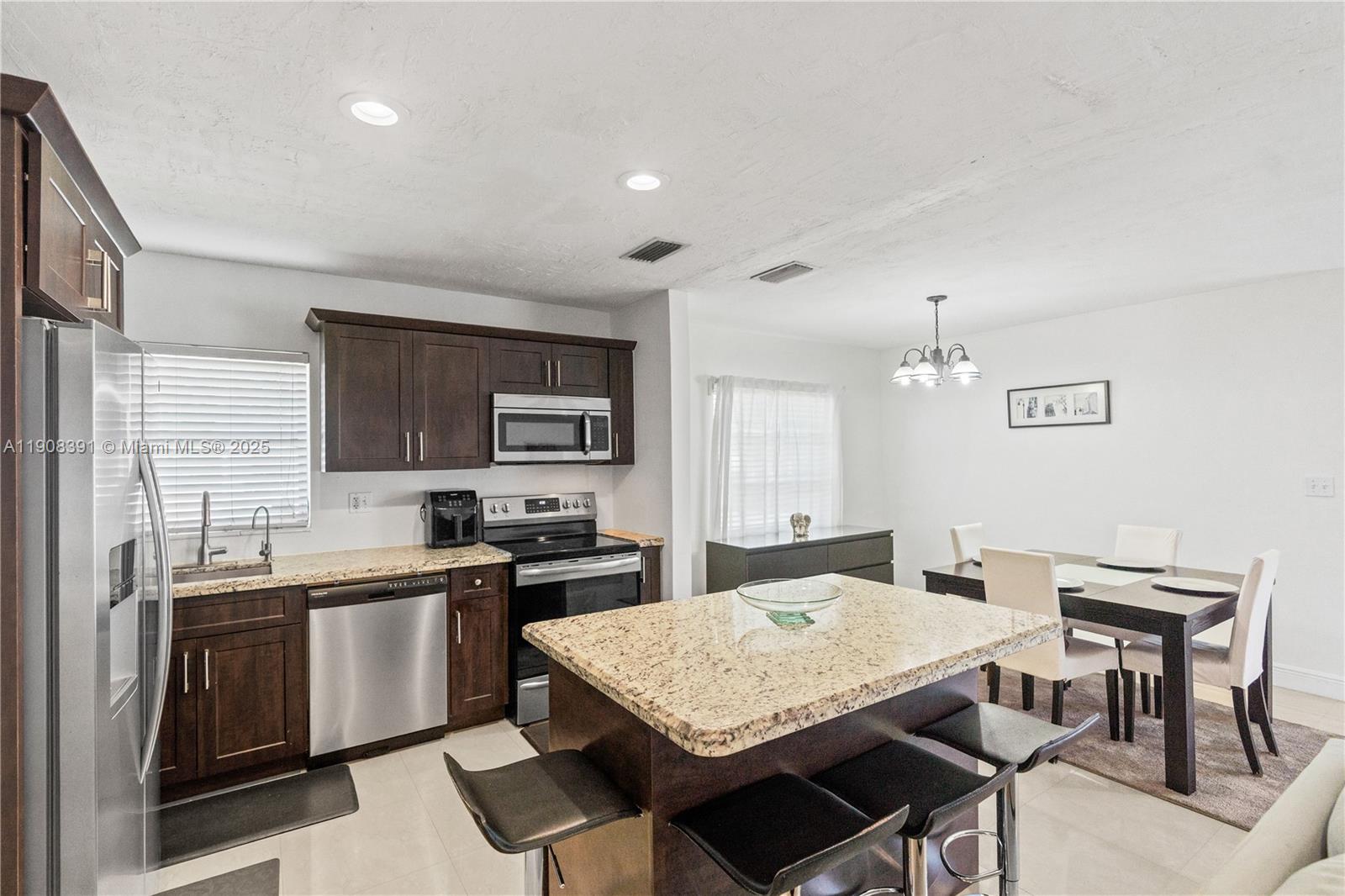 ROYALE GREEN SEC 2 - Residential