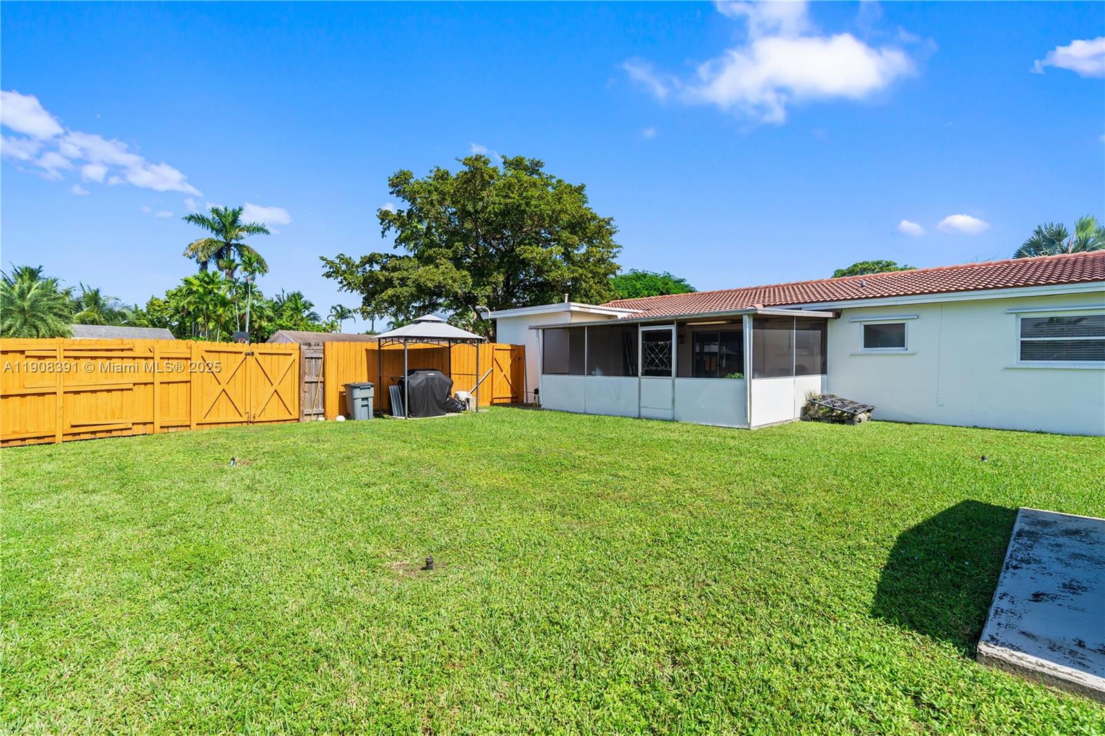 ROYALE GREEN SEC 2 - Residential