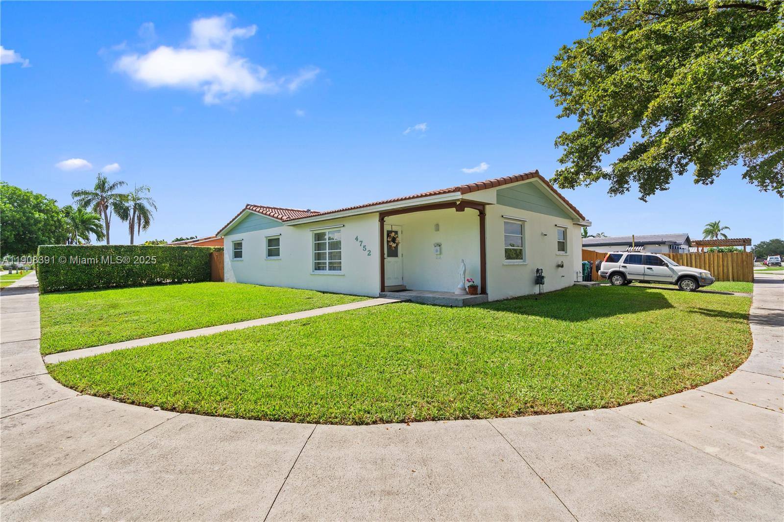 ROYALE GREEN SEC 2 - Residential