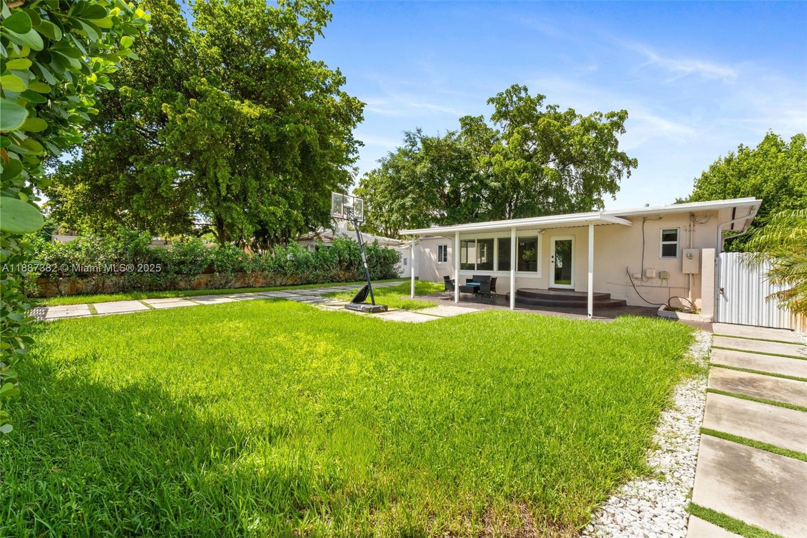 MIAMI SHORES SEC 1 AMD - Residential Lease