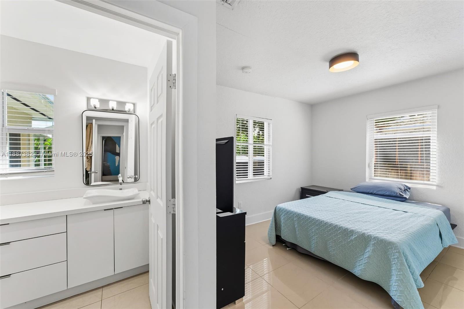 MIAMI SHORES SEC 1 AMD - Residential Lease