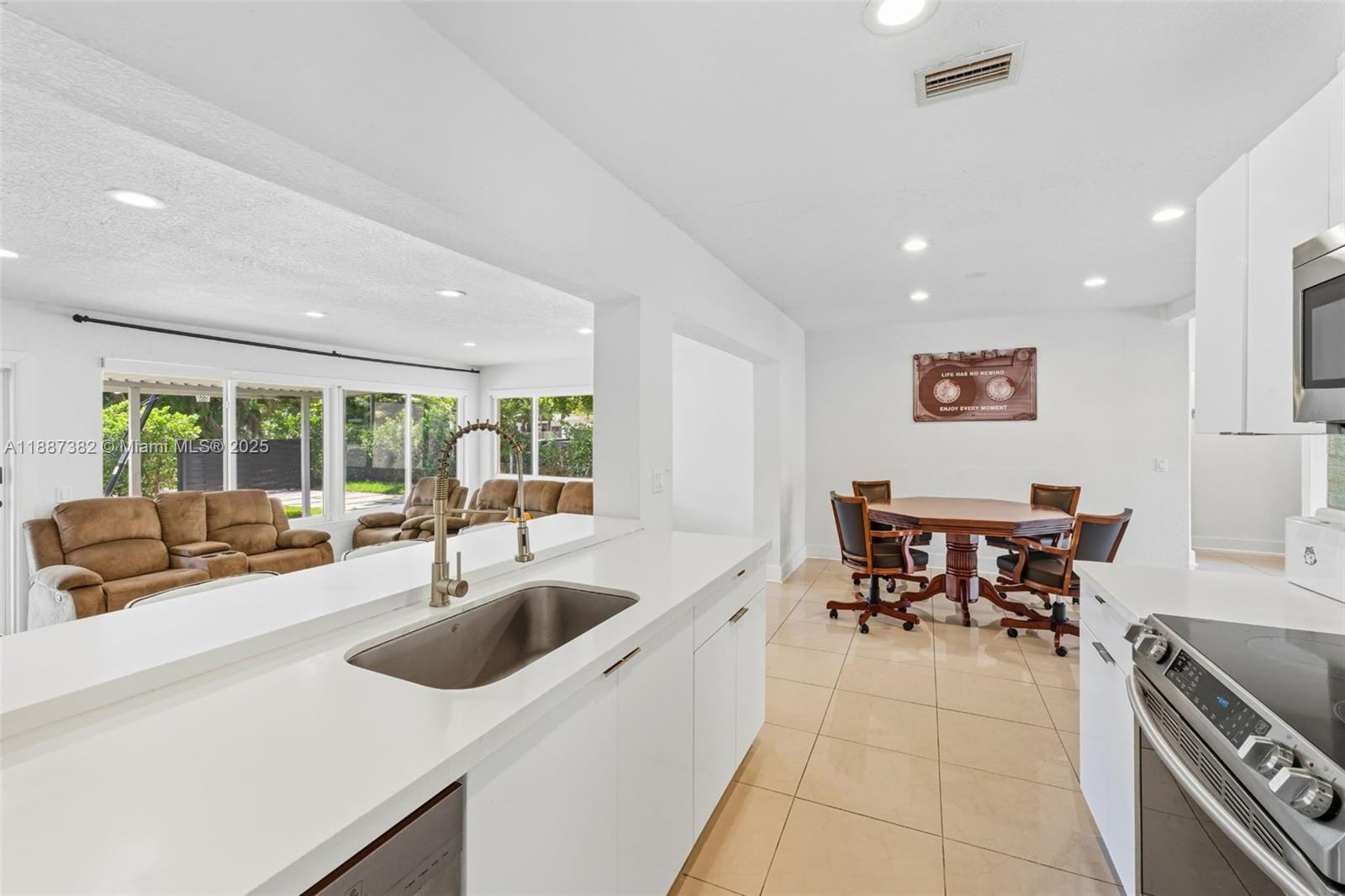 MIAMI SHORES SEC 1 AMD - Residential Lease