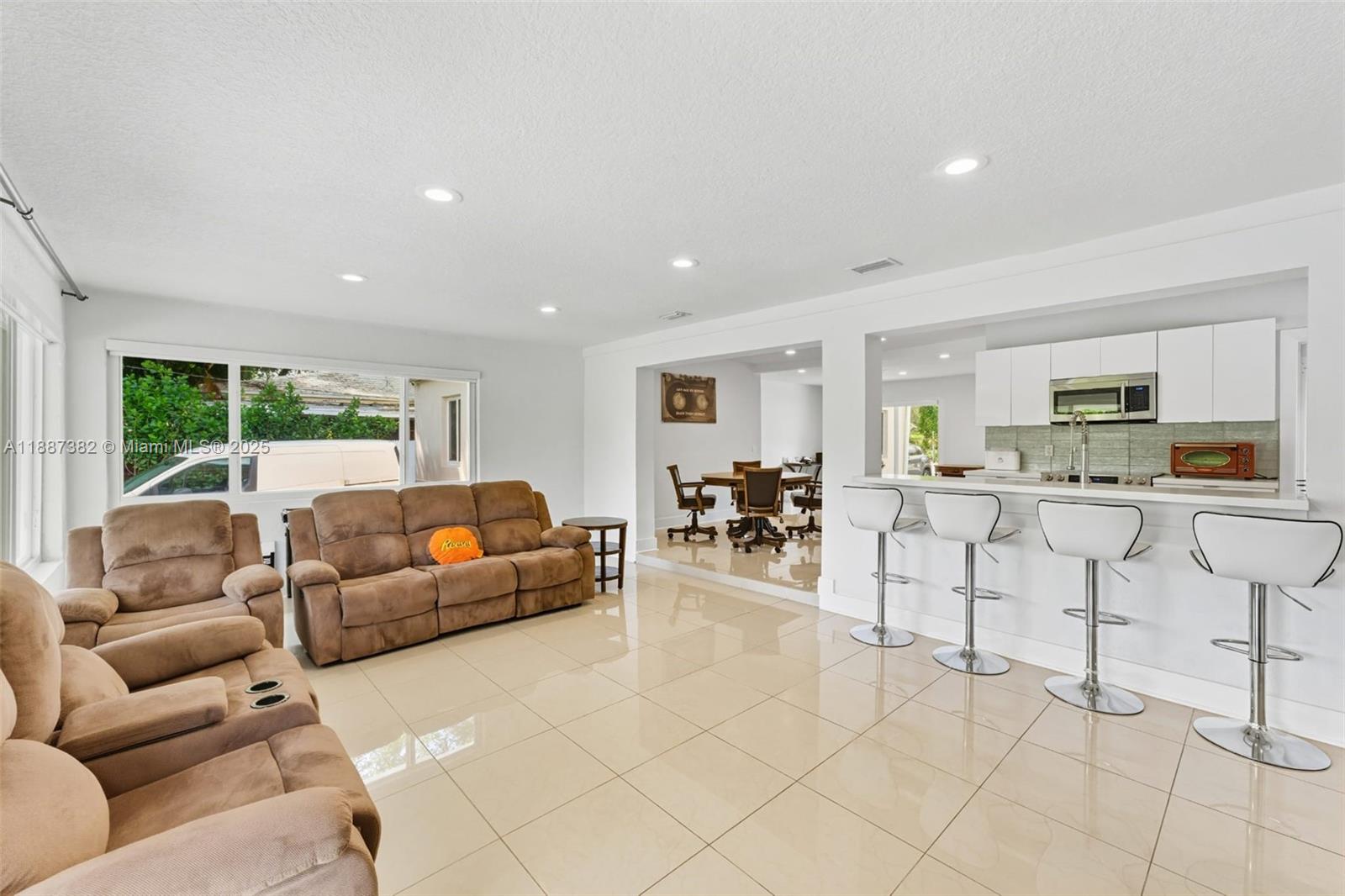 MIAMI SHORES SEC 1 AMD - Residential Lease