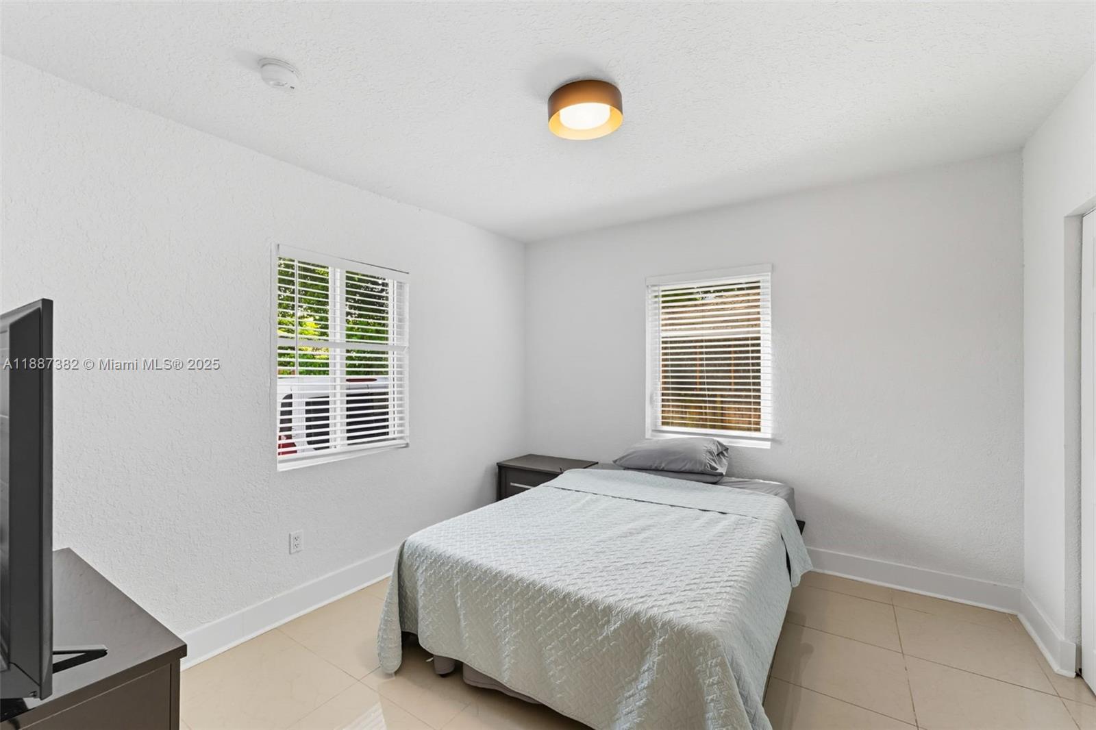 MIAMI SHORES SEC 1 AMD - Residential Lease