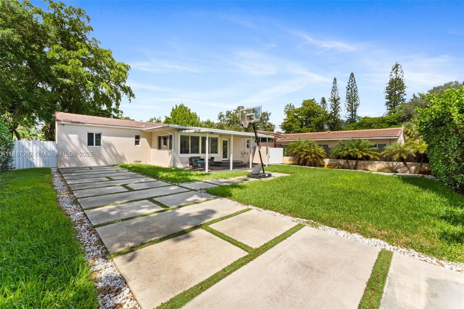 MIAMI SHORES SEC 1 AMD - Residential Lease