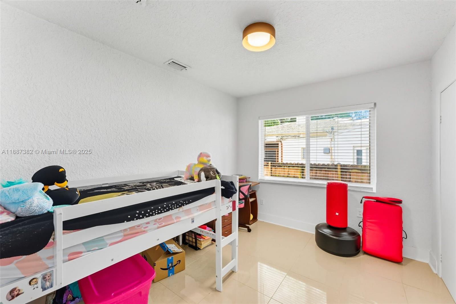 MIAMI SHORES SEC 1 AMD - Residential Lease