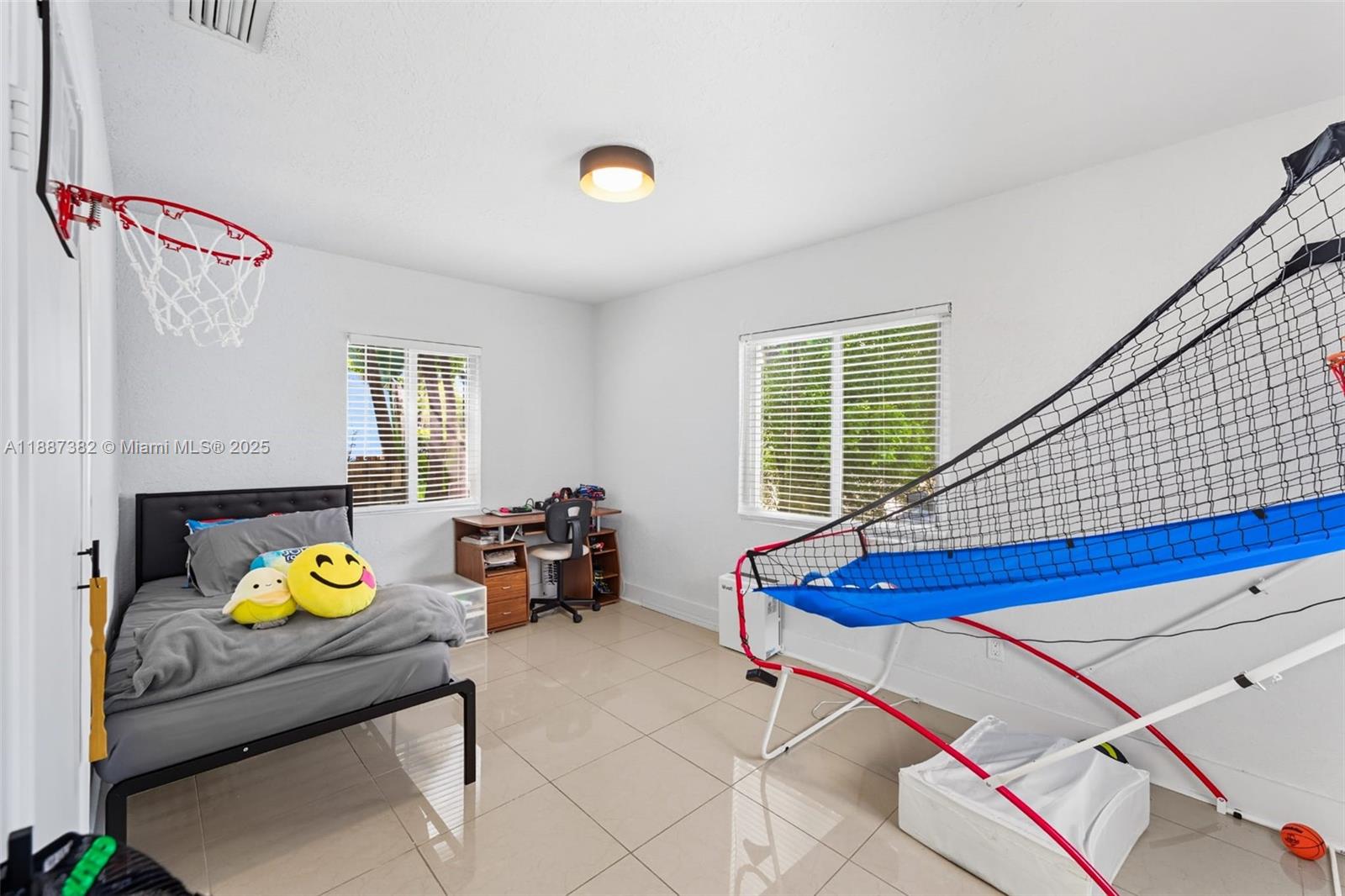 MIAMI SHORES SEC 1 AMD - Residential Lease