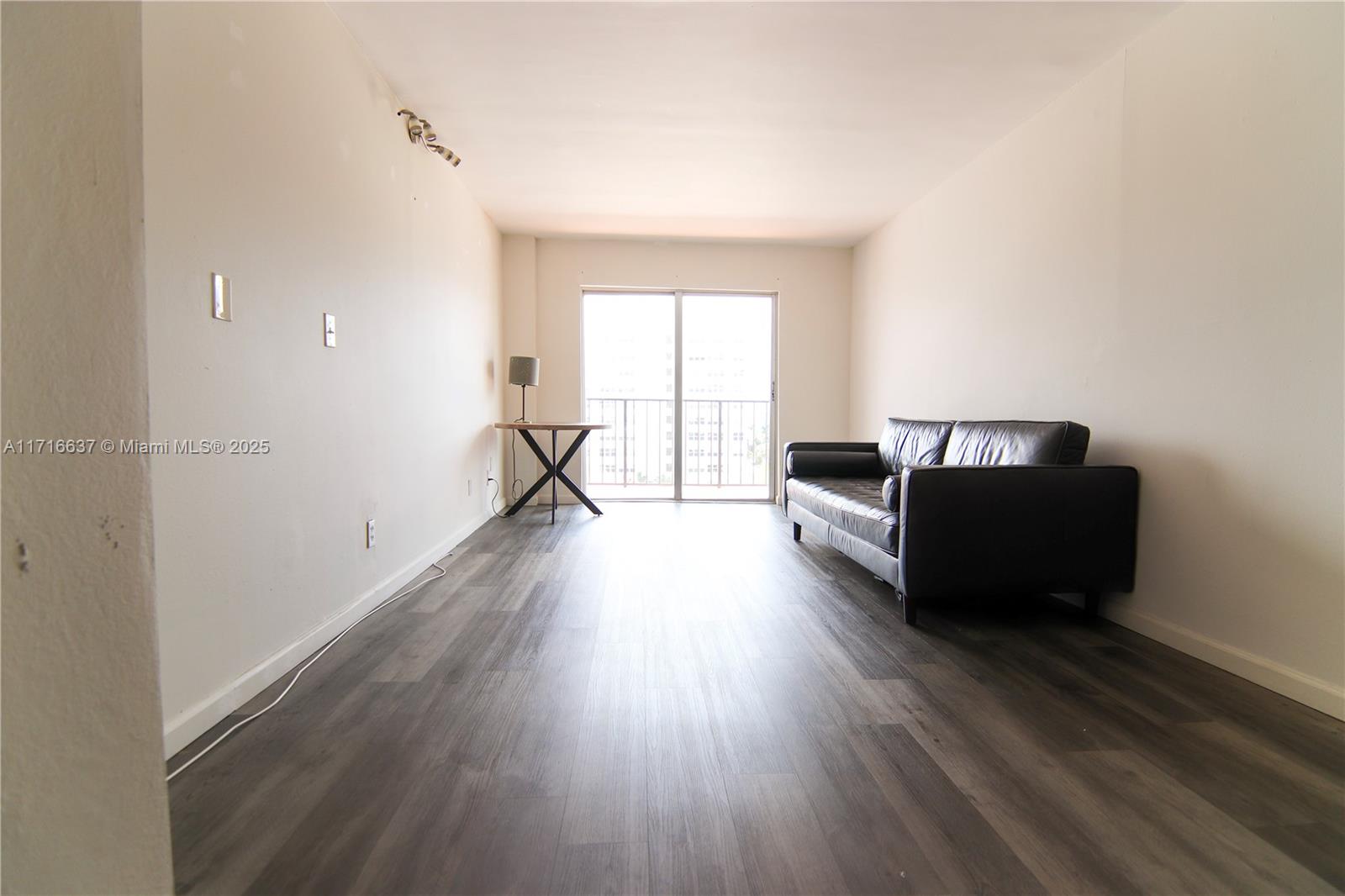 Perfect South Beach escape! The apartment-home has a modern kitchen and bath, with an open floor plan. The Bedroom has plenty of closet space, and comfortably fits a queen sized bed. Southern exposure on the 8th floor means that the apartment-home is always filled with light. Pet friendly building. The apartment-home comes with one parking spot, (And EV Superchargers are across the street), but the neighborhood is VERY walkable. Within a 3 minute walk, there is the renowned Oliver's Bistro, Caffe Umbria, Whole Foods, and Pura Vida. South Pointe Park is only a 5 minute Citibike ride away. Dinner in the South of Fifth district (Carbone, Planta, Morton's) is a 5 minute Uber. (40/50yr Certification completed). Text/Call for a tour!