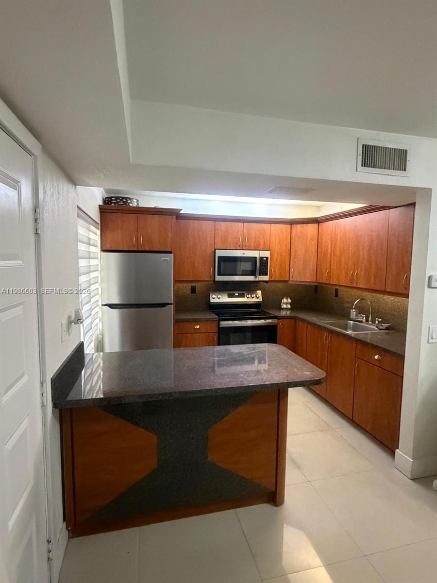 QUATRAINE CONDO IV - Residential Lease