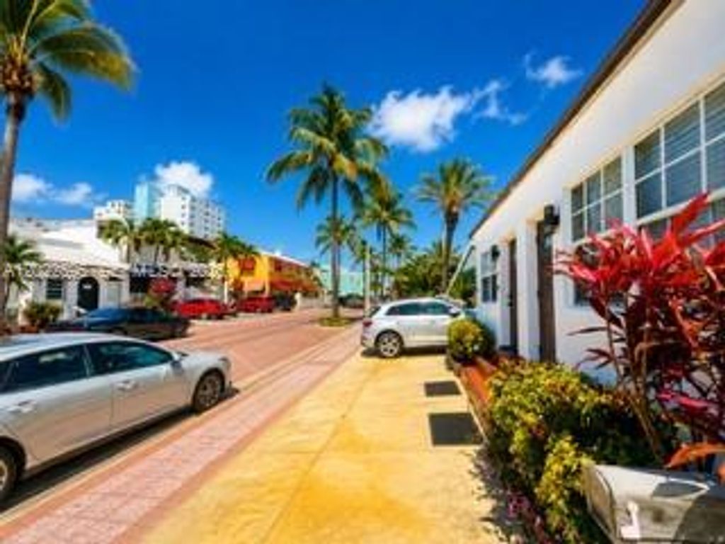 Photo of 326 Polk St #2, Hollywood, FL 33019 (MLS # A12022595)