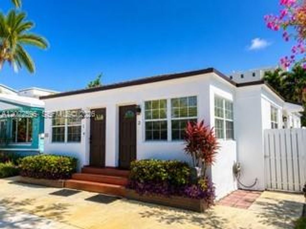 Photo of 326 Polk St #2, Hollywood, FL 33019 (MLS # A12022595)