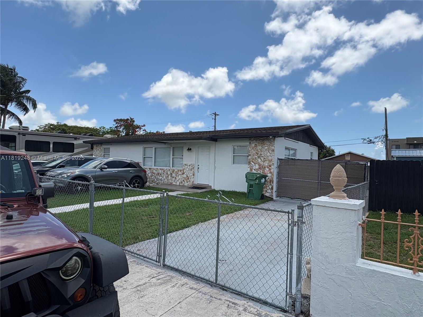 28435 Sw 142nd Ct, Homestead, Miami-Dade County, Florida - 4 Bedrooms  
2 Bathrooms - 