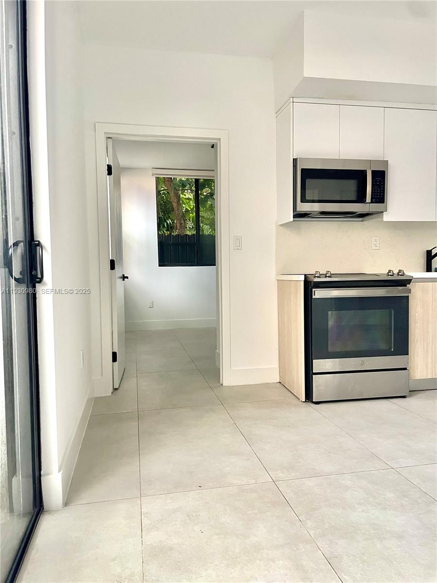 LAWRENCE ESTATE LAND CO - Residential Lease