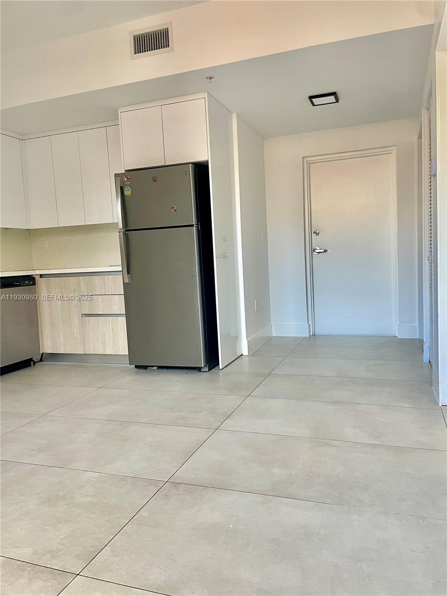 LAWRENCE ESTATE LAND CO - Residential Lease