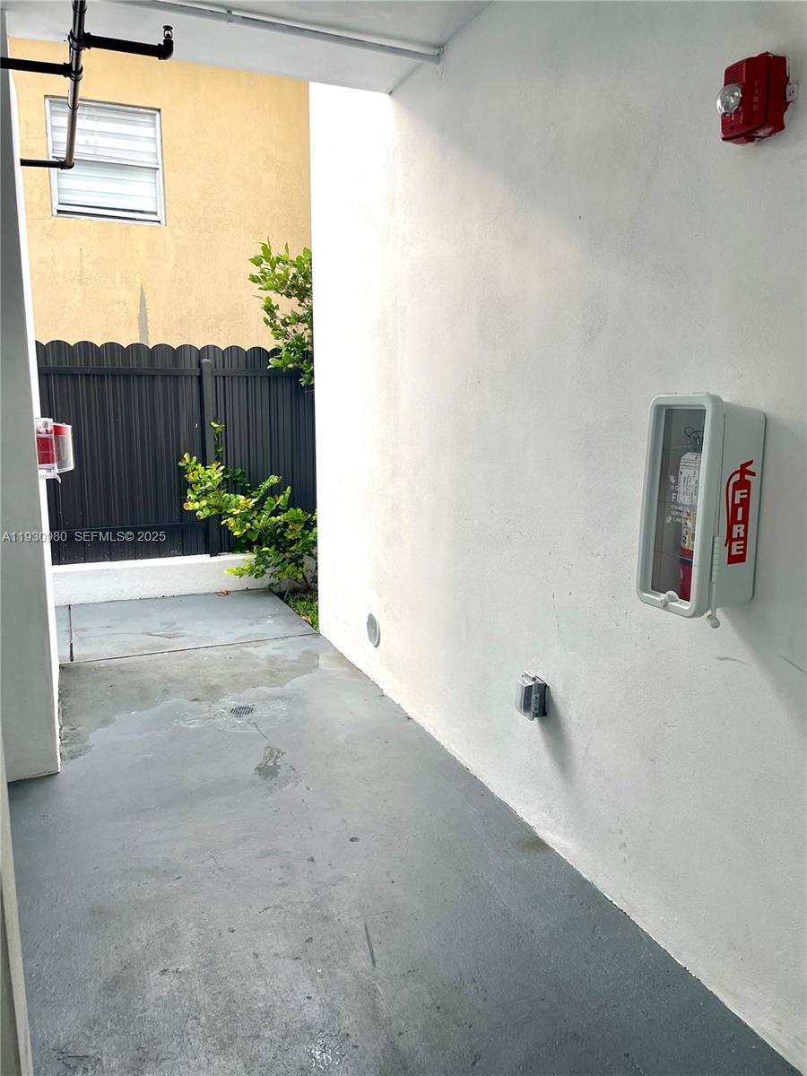 LAWRENCE ESTATE LAND CO - Residential Lease