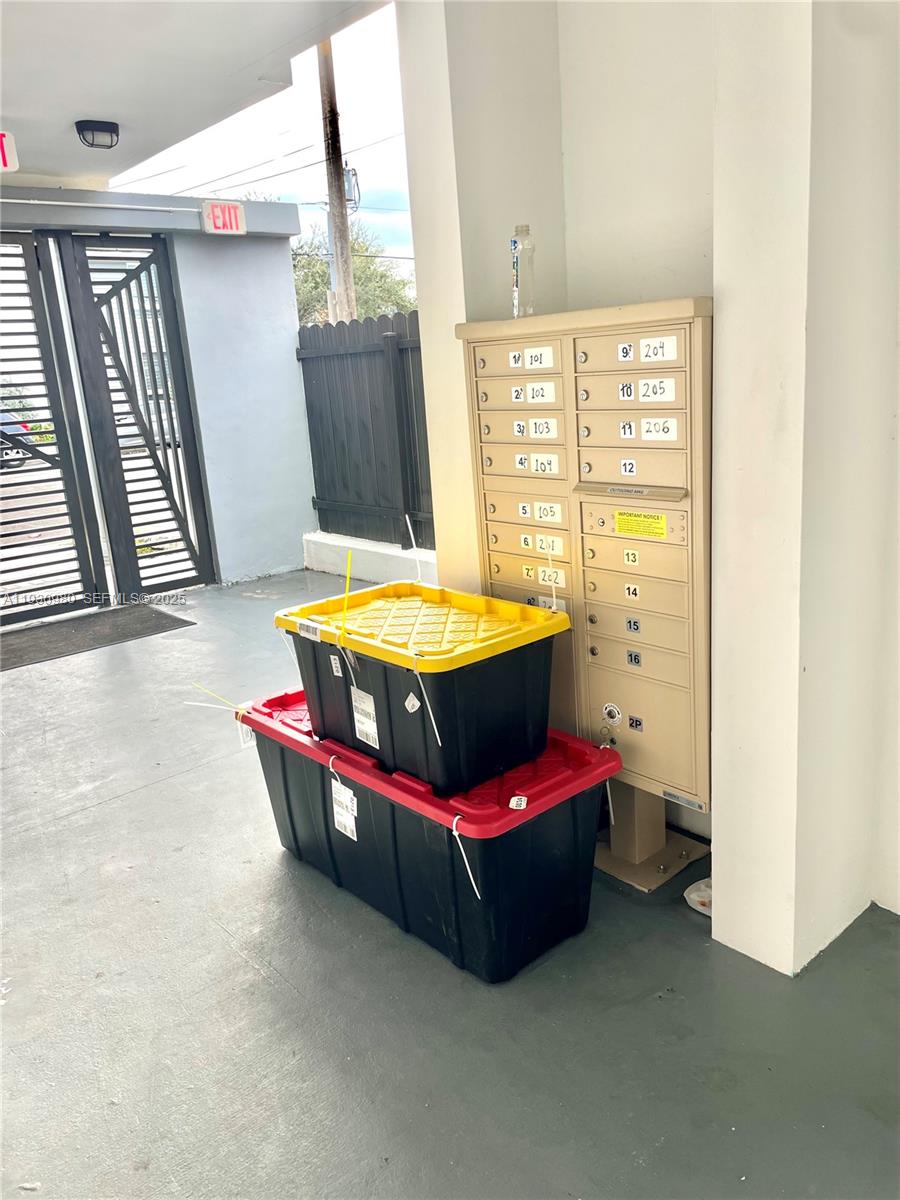 LAWRENCE ESTATE LAND CO - Residential Lease