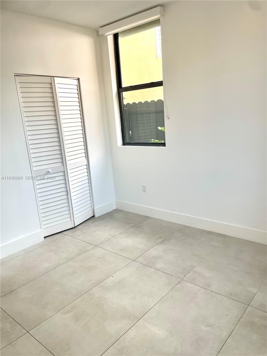 LAWRENCE ESTATE LAND CO - Residential Lease