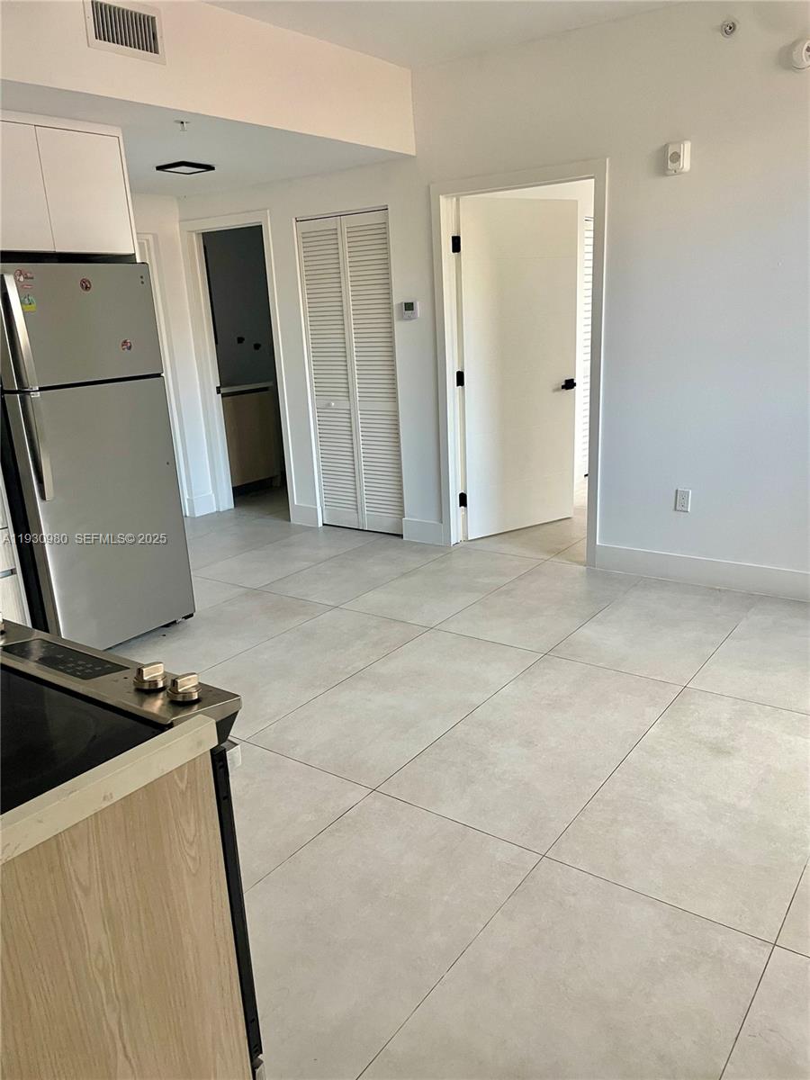 LAWRENCE ESTATE LAND CO - Residential Lease