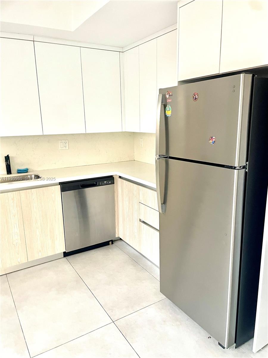 LAWRENCE ESTATE LAND CO - Residential Lease